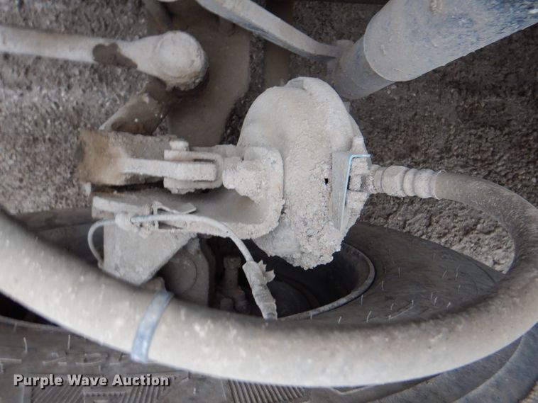 image for item DG1876 1999 Mack RD690S  ready mix truck