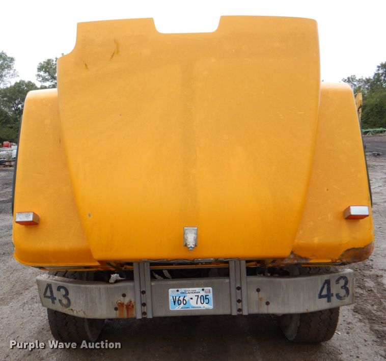 image for item DG1876 1999 Mack RD690S  ready mix truck