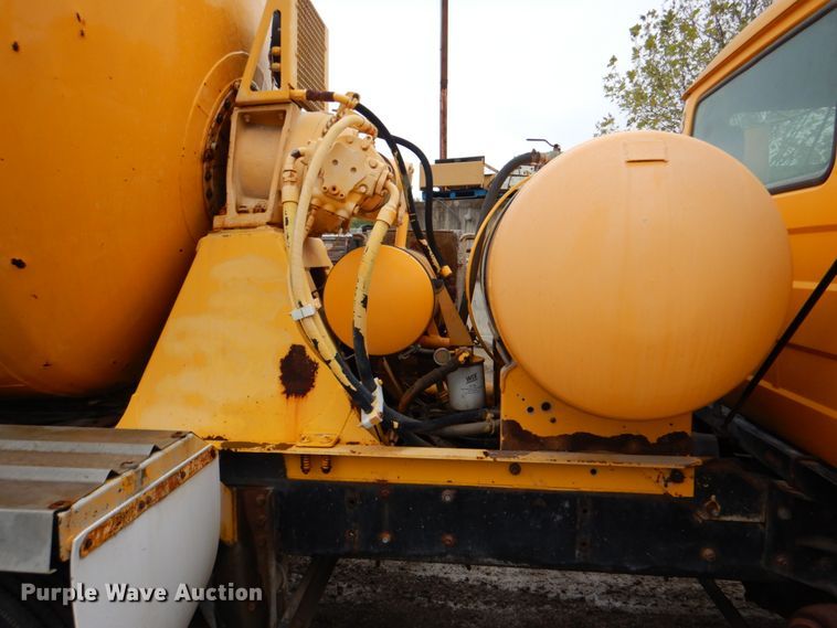 image for item DG1876 1999 Mack RD690S  ready mix truck