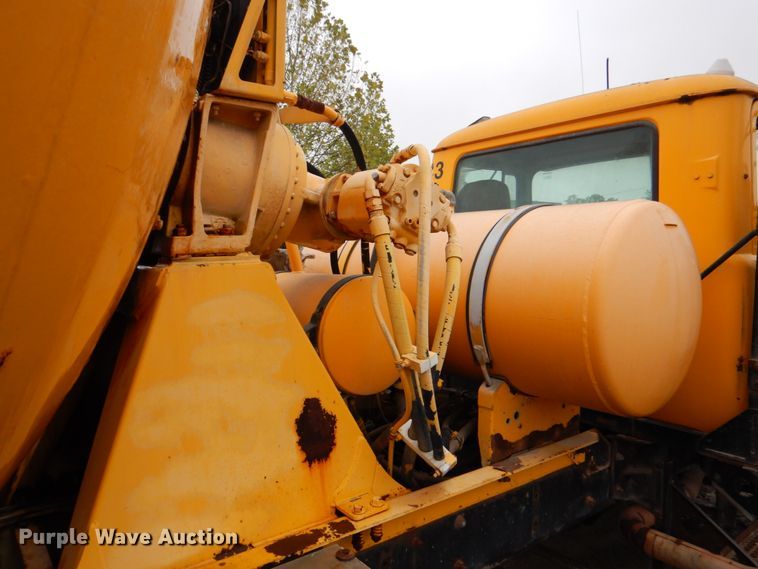 image for item DG1876 1999 Mack RD690S  ready mix truck