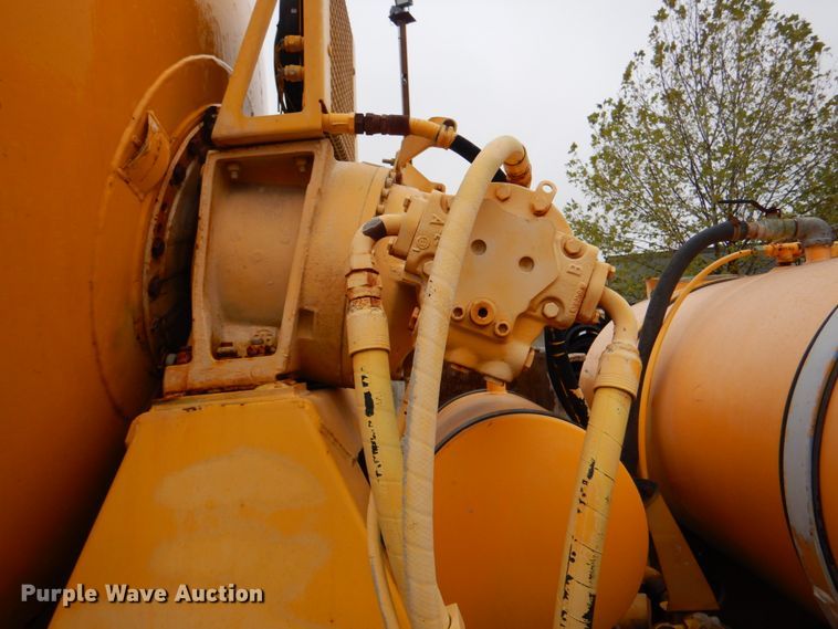 image for item DG1876 1999 Mack RD690S  ready mix truck