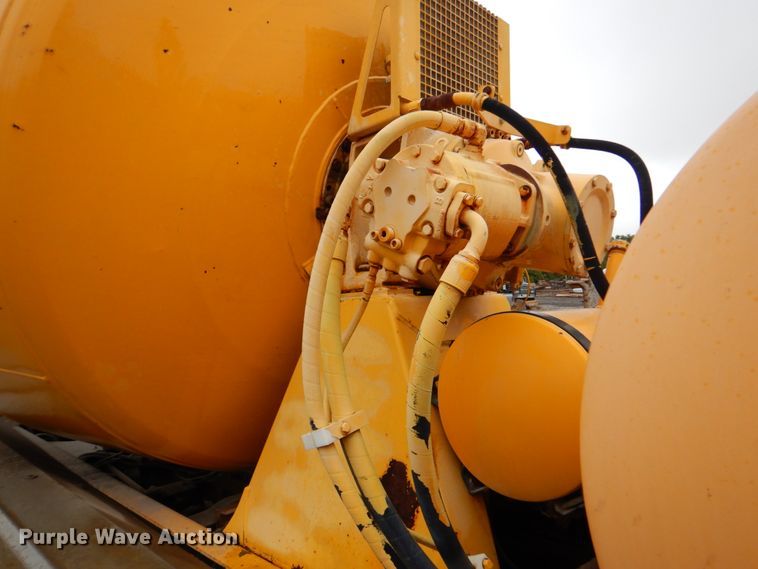 image for item DG1876 1999 Mack RD690S  ready mix truck