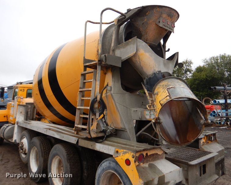 image for item DG1876 1999 Mack RD690S  ready mix truck