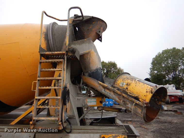 image for item DG1876 1999 Mack RD690S  ready mix truck