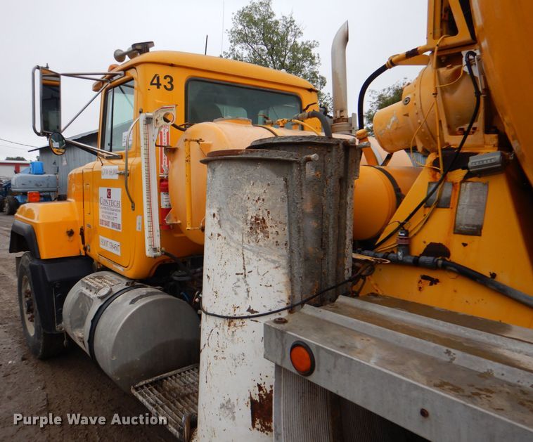 image for item DG1876 1999 Mack RD690S  ready mix truck