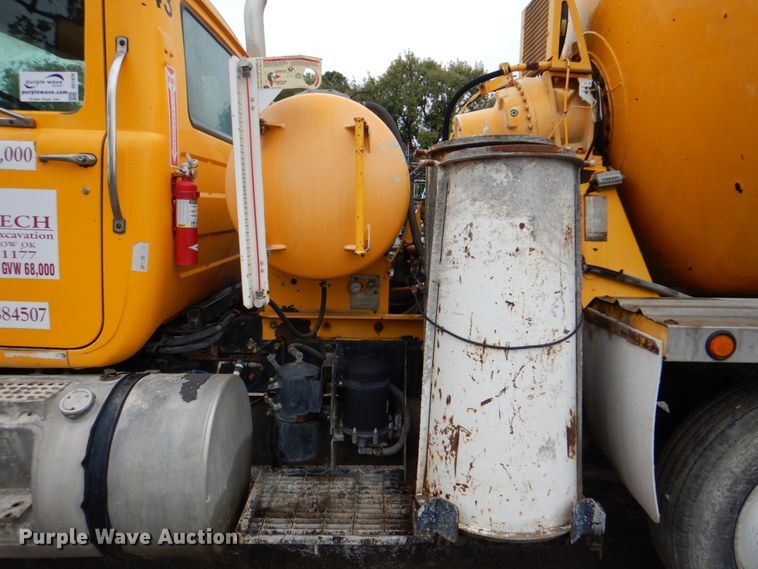 image for item DG1876 1999 Mack RD690S  ready mix truck