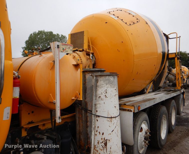 image for item DG1876 1999 Mack RD690S  ready mix truck