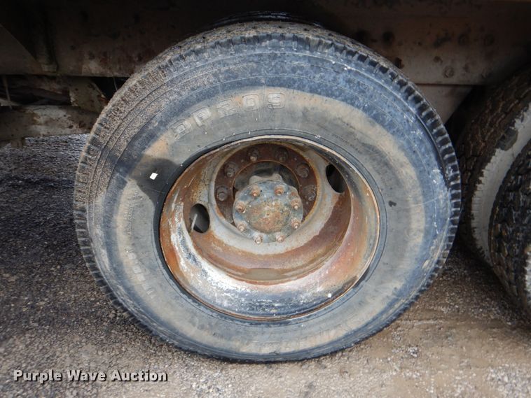 image for item DG1876 1999 Mack RD690S  ready mix truck