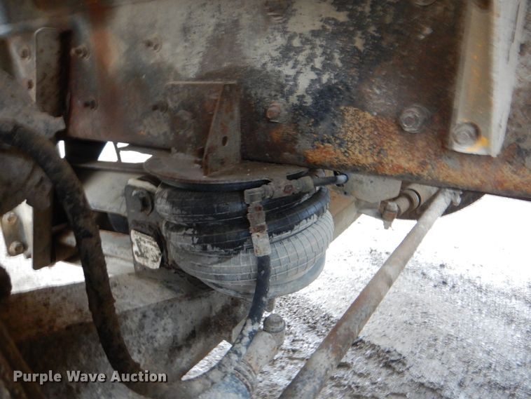 image for item DG1876 1999 Mack RD690S  ready mix truck