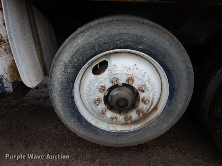 image for item DG1876 1999 Mack RD690S  ready mix truck