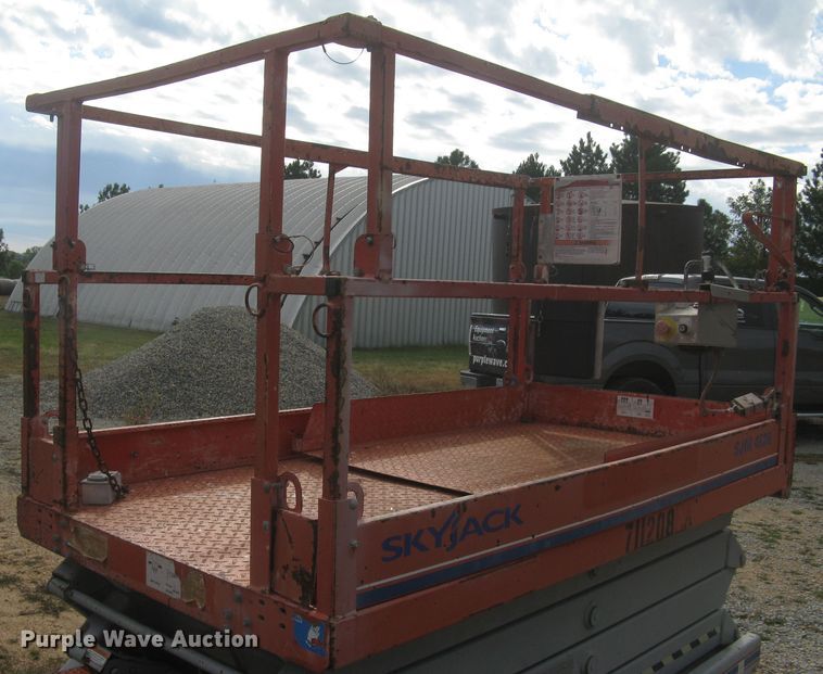 image for item DG5313 Sky Jack SJIII 4626  scissor lift