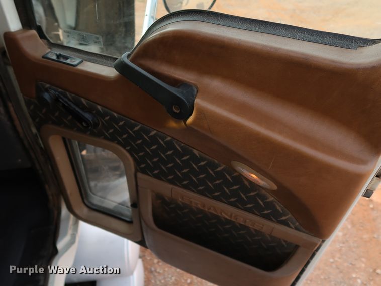 image for item DJ1976 2009 Mack GU713  dump truck