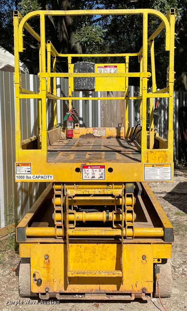 image for item DJ7425 2002 Haulotte Compact 2747E  scissor lift