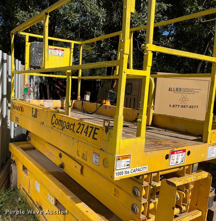 image for item DJ7425 2002 Haulotte Compact 2747E  scissor lift
