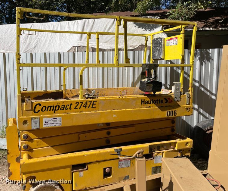 image for item DJ7425 2002 Haulotte Compact 2747E  scissor lift