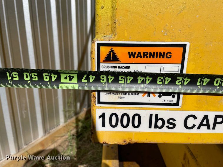 image for item DJ7425 2002 Haulotte Compact 2747E  scissor lift