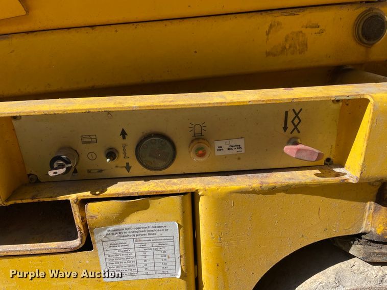 image for item DJ7425 2002 Haulotte Compact 2747E  scissor lift