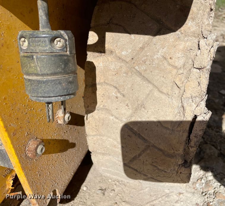 image for item DJ7425 2002 Haulotte Compact 2747E  scissor lift