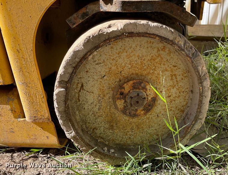 image for item DJ7425 2002 Haulotte Compact 2747E  scissor lift