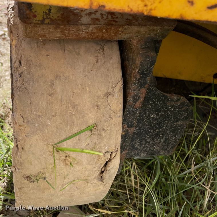 image for item DJ7425 2002 Haulotte Compact 2747E  scissor lift