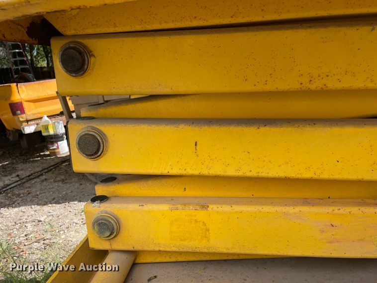 image for item DJ7425 2002 Haulotte Compact 2747E  scissor lift