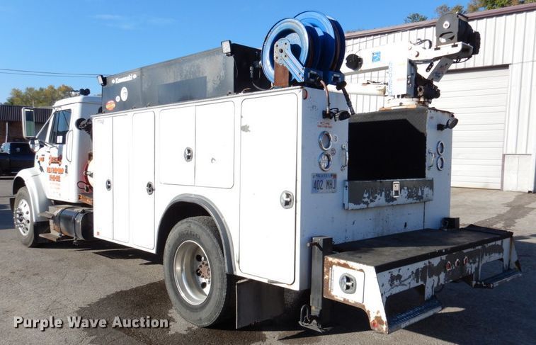 image for item DK1239 2001 International 4700  utility / service truck