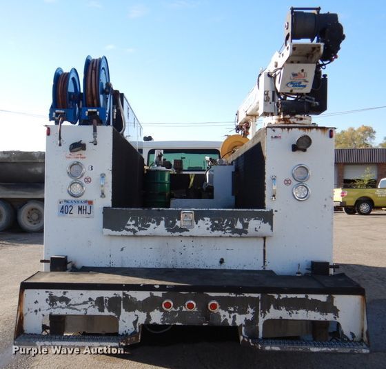 image for item DK1239 2001 International 4700  utility / service truck