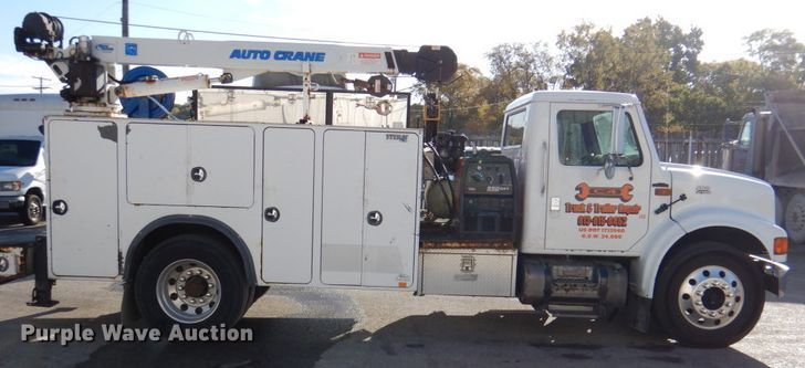 image for item DK1239 2001 International 4700  utility / service truck