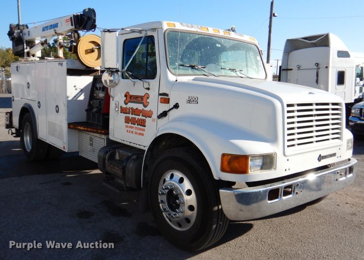 image for item DK1239 2001 International 4700  utility / service truck