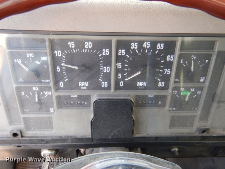 image for item DK1239 2001 International 4700  utility / service truck