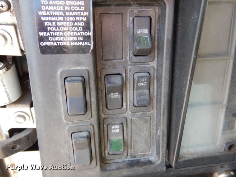 image for item DK1239 2001 International 4700  utility / service truck