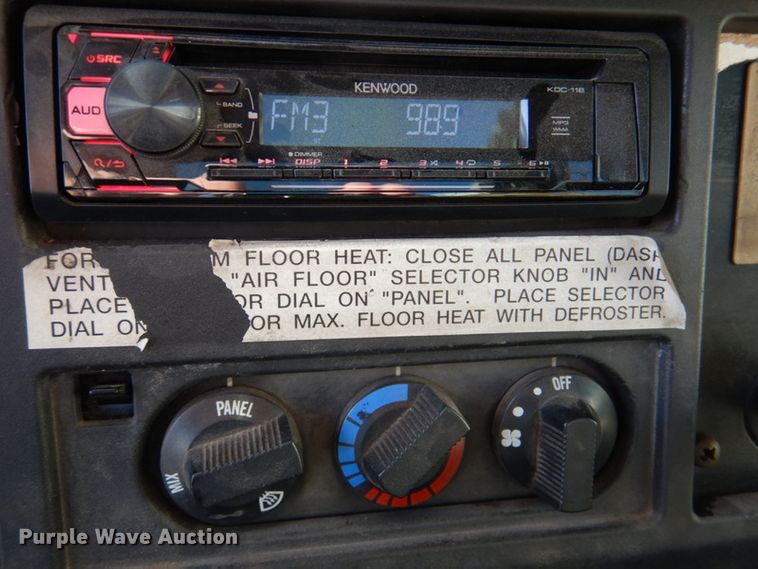 image for item DK1239 2001 International 4700  utility / service truck