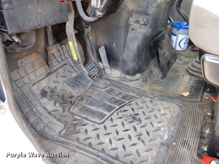 image for item DK1239 2001 International 4700  utility / service truck