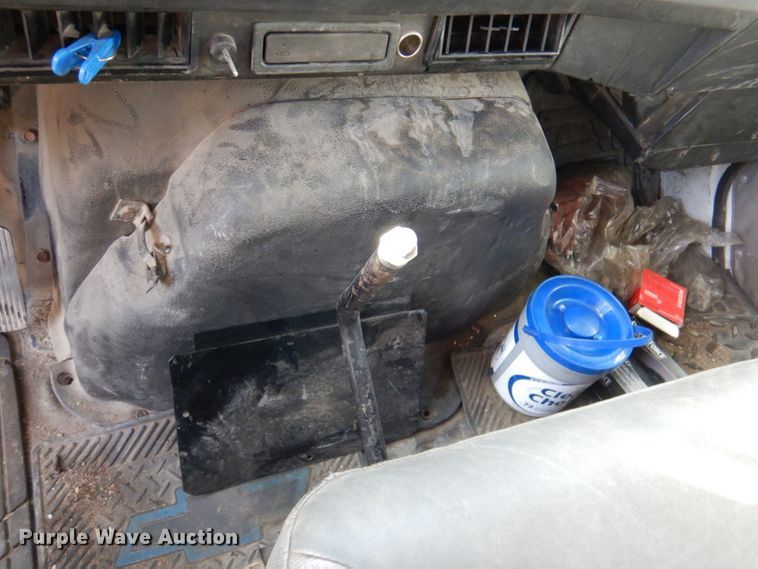 image for item DK1239 2001 International 4700  utility / service truck