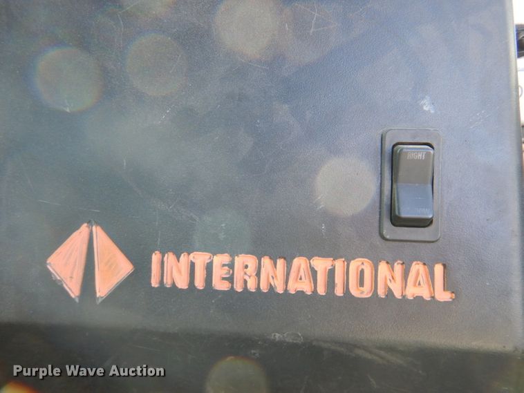 image for item DK1239 2001 International 4700  utility / service truck