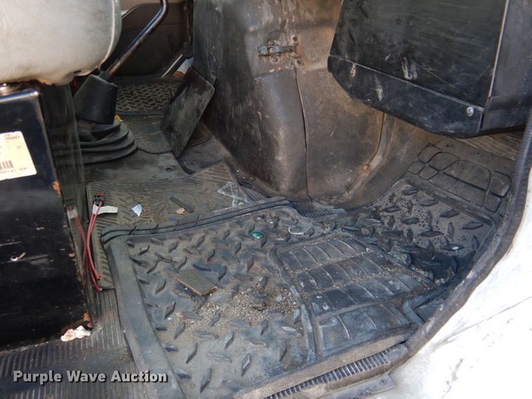 image for item DK1239 2001 International 4700  utility / service truck