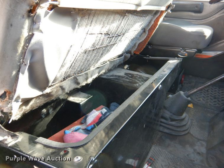 image for item DK1239 2001 International 4700  utility / service truck