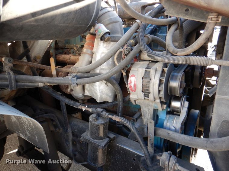 image for item DK1239 2001 International 4700  utility / service truck