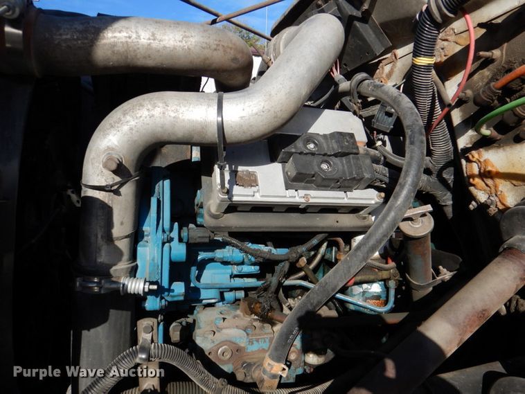 image for item DK1239 2001 International 4700  utility / service truck