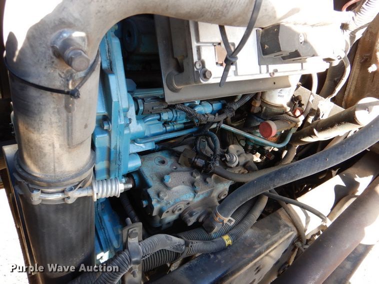 image for item DK1239 2001 International 4700  utility / service truck