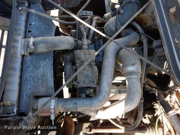 image for item DK1239 2001 International 4700  utility / service truck