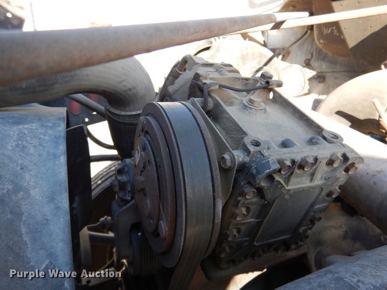 image for item DK1239 2001 International 4700  utility / service truck