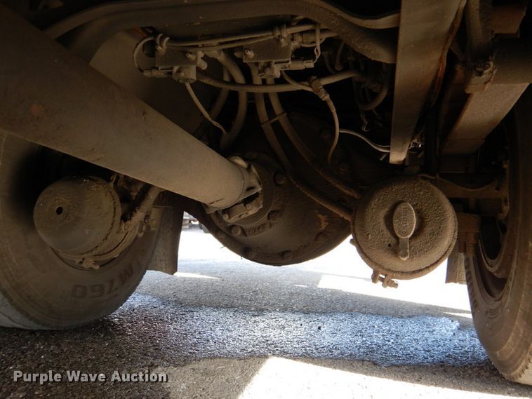 image for item DK1239 2001 International 4700  utility / service truck