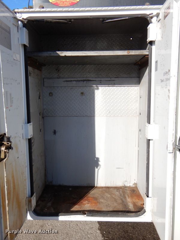 image for item DK1239 2001 International 4700  utility / service truck