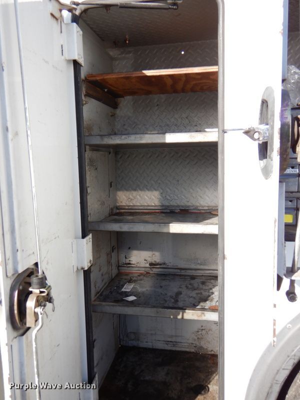 image for item DK1239 2001 International 4700  utility / service truck