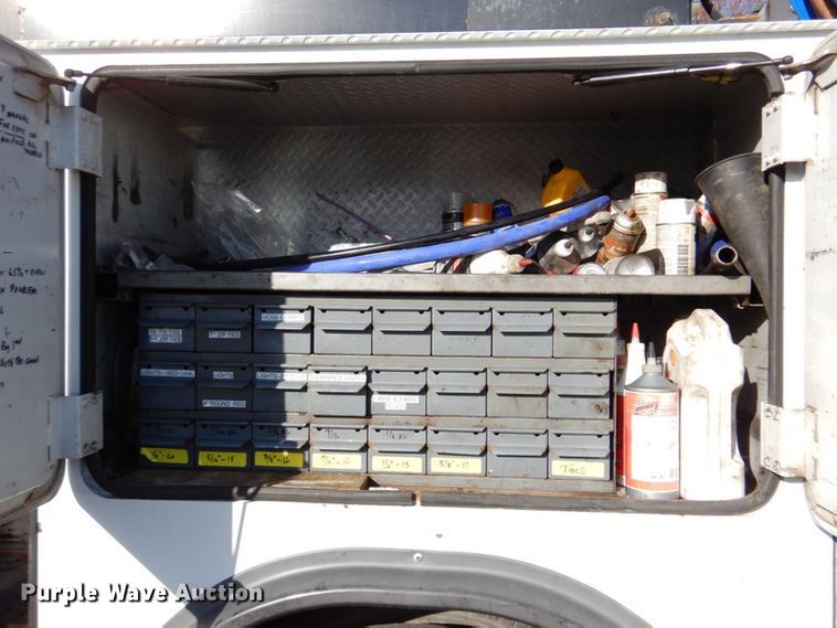 image for item DK1239 2001 International 4700  utility / service truck