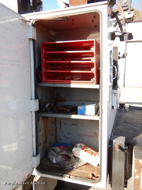 image for item DK1239 2001 International 4700  utility / service truck