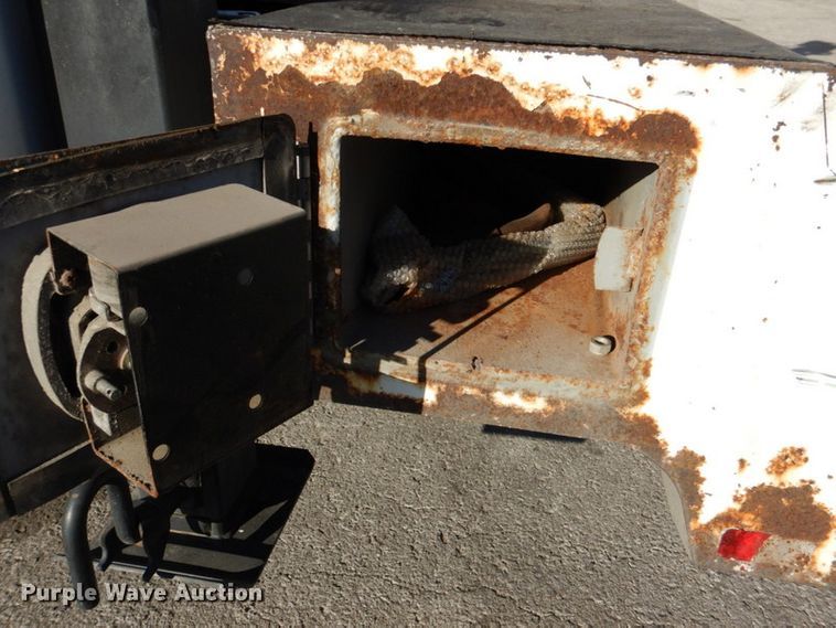 image for item DK1239 2001 International 4700  utility / service truck