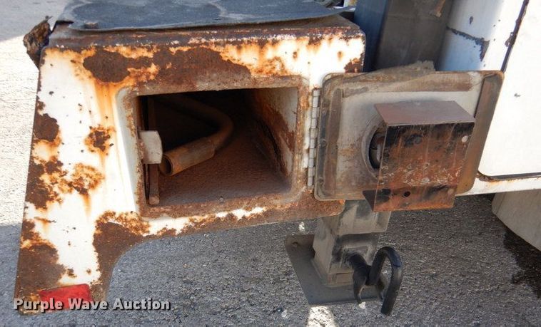 image for item DK1239 2001 International 4700  utility / service truck