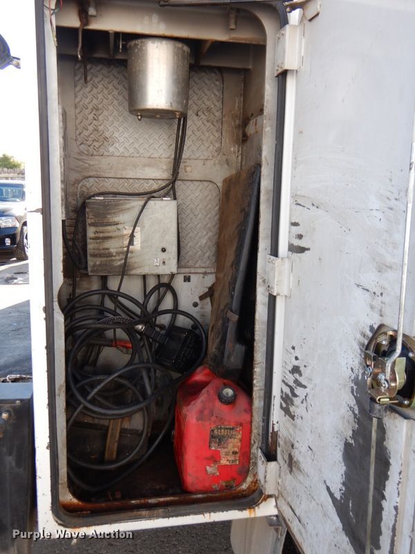 image for item DK1239 2001 International 4700  utility / service truck